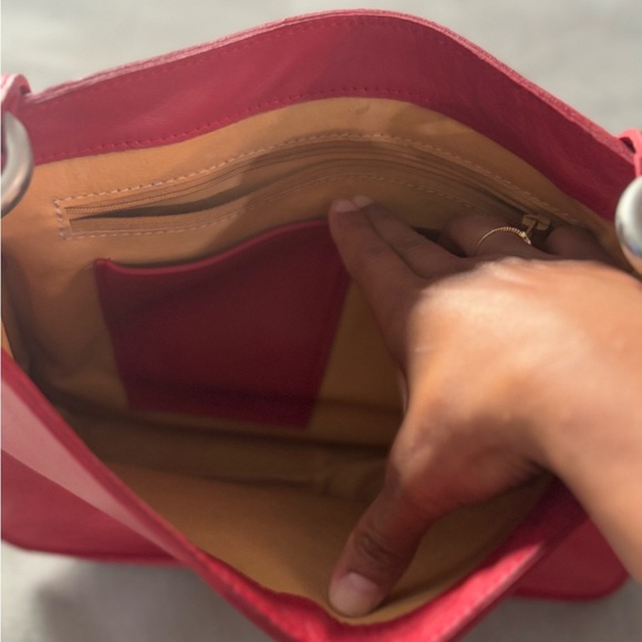 SAS hand made Red Leather Shoulder Bag - Picture 9 of 15